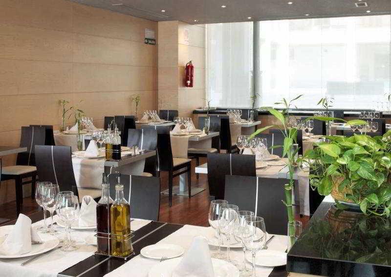 Occidental Pamplona Hotel Exterior photo